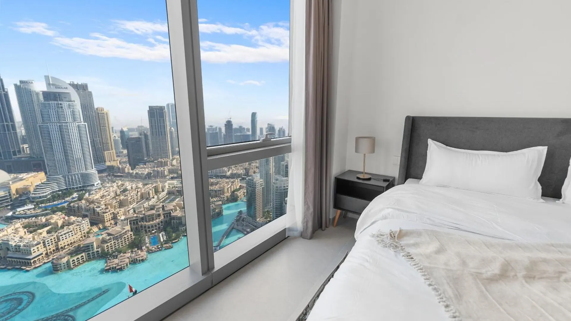 Iconic Burj Khalifa & Fountain View - 2Br - Signature Grande Residences Dubai